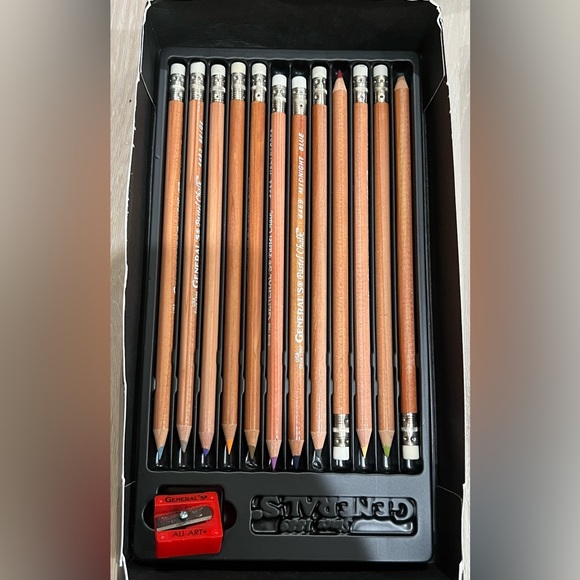 ART SUPPLIES - Picture 10 of 16
